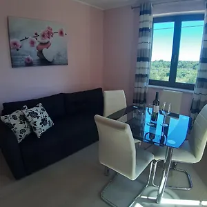 Bukaleta In Appartamento Loznati